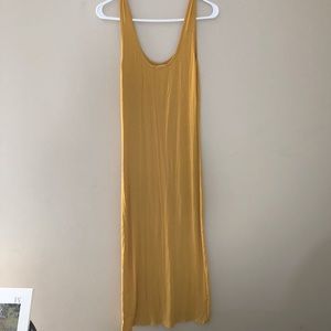 Women’s long sleeveless dress